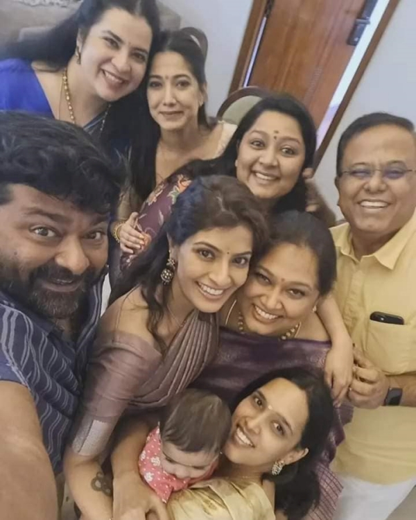  Radhika: Radhika, Sarathkumar, and Varalakshmi family photos are trending 