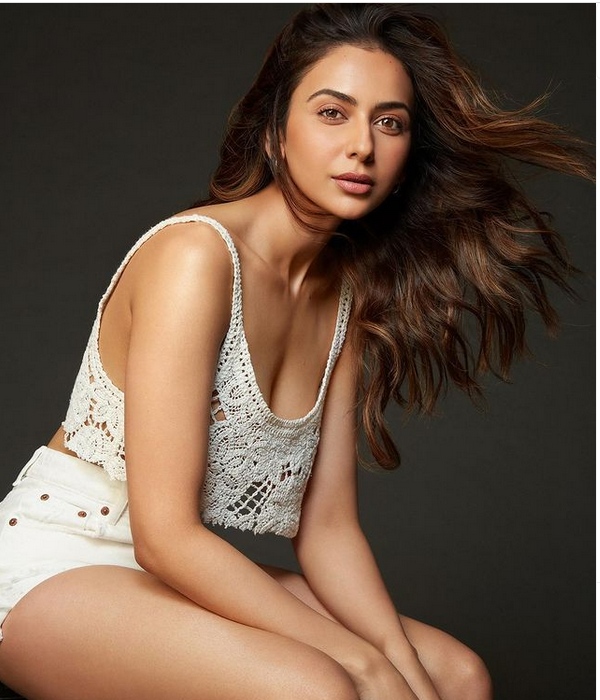 Ayalaan actress Rakul Preet Singh latest yoga stills goes trending