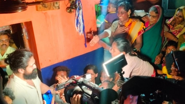 KGF Actor Yash consoling the family members of three of his deceased fans KGF Actor Yash consoling the family members of three of his deceased fans