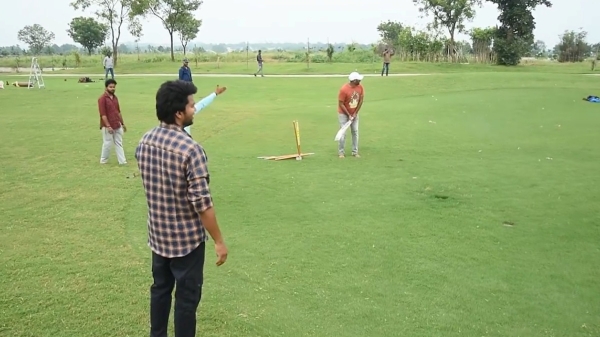 Thalapathy vijay cute fighting on the cricket match Thalapathy vijay cute fighting on the cricket match