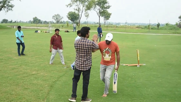 Thalapathy vijay cute fighting on the cricket match Thalapathy vijay cute fighting on the cricket match