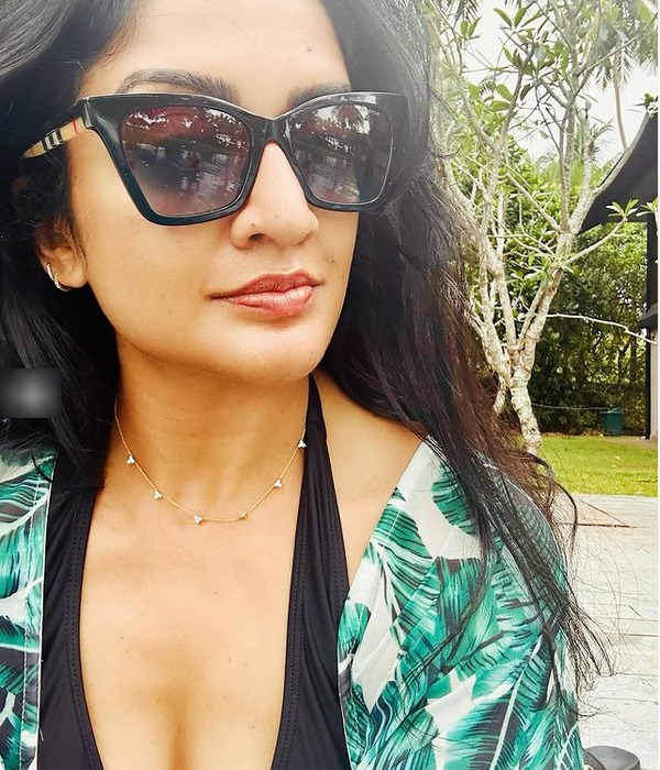 Vimala Raman shares Billa Nayanthara like Swim wear photos and stuns fans