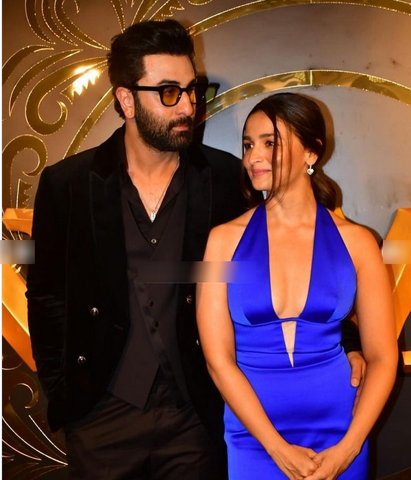 Alia Bhatt wore an expensive outfit for Animals success Meet Alia Bhatt wore an expensive outfit for Animals success Meet