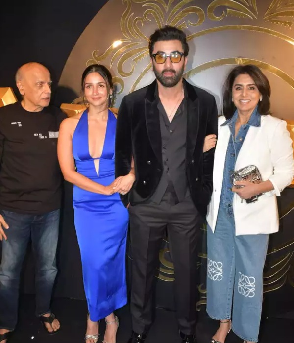 Alia Bhatt wore an expensive outfit for Animals success Meet Alia Bhatt wore an expensive outfit for Animals success Meet