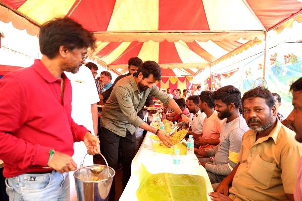 Sivakarthikeyan celebrates his birthday with SK23 movie crew and served biriyani too