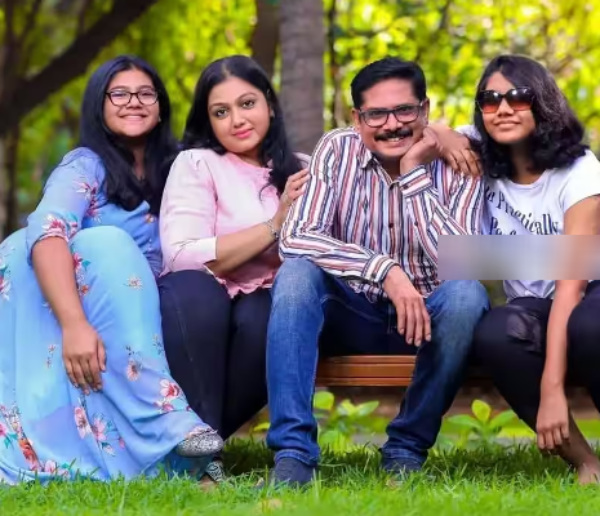 Bharathiraja Son manoj bharathiraja family photos goes viral