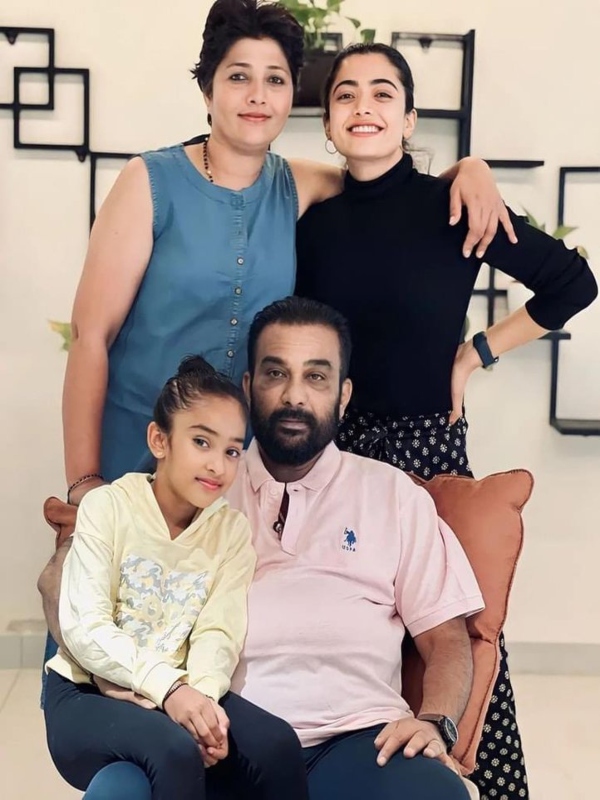 Rashmika Mandanna: Rashmika Mandannas family photo is trending on the social media Rashmika Mandanna: Rashmika Mandannas family photo is trending on the social media