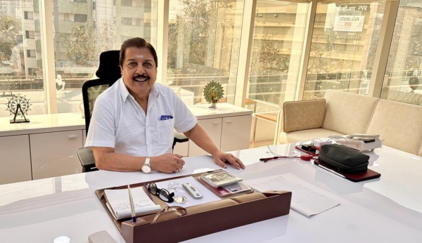 Sivakumar shows his anger on a fan video shocks netizens Sivakumar shows his anger on a fan video shocks netizens