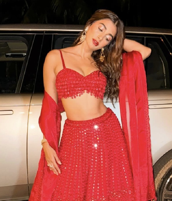 Actress Pooja hegdes new photoshoot pictures in black & White 