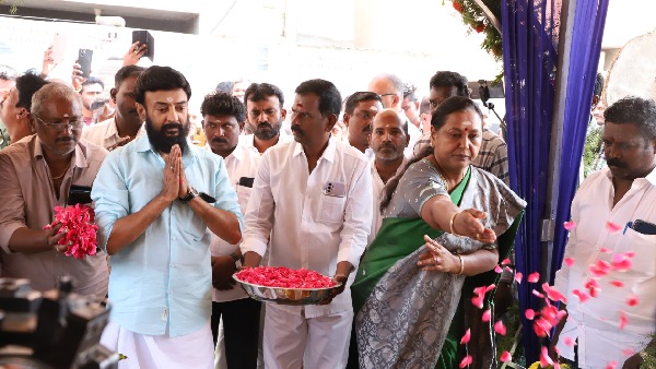  Vijayakanth Mike Mohan paying tribute at the memorial of late captain Vijayakanth