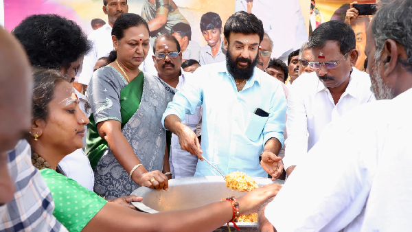  Vijayakanth Mike Mohan paying tribute at the memorial of late captain Vijayakanth