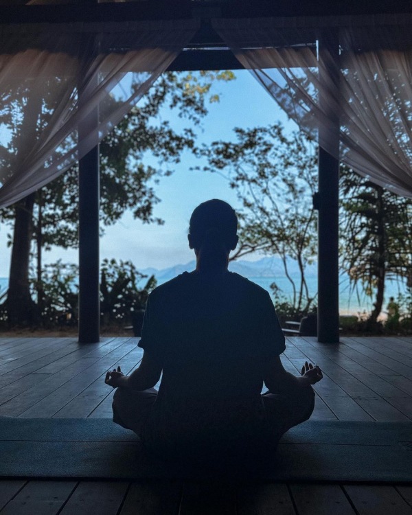 Actress samantha swimwear photos trending on social media