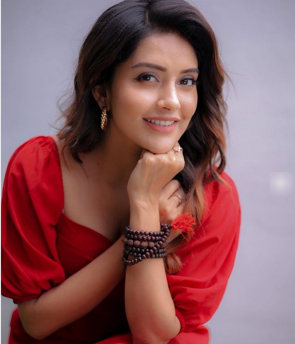 Actress Mahima nambiars recent photoshoot pictures