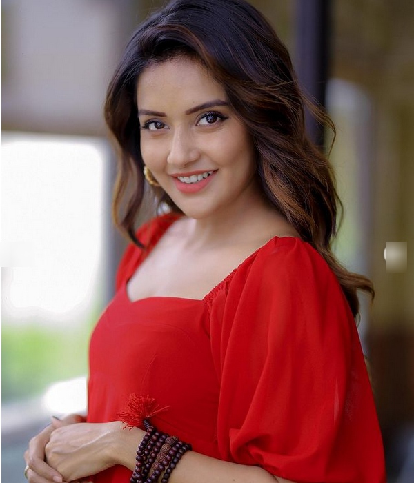 Actress Mahima nambiars recent photoshoot pictures