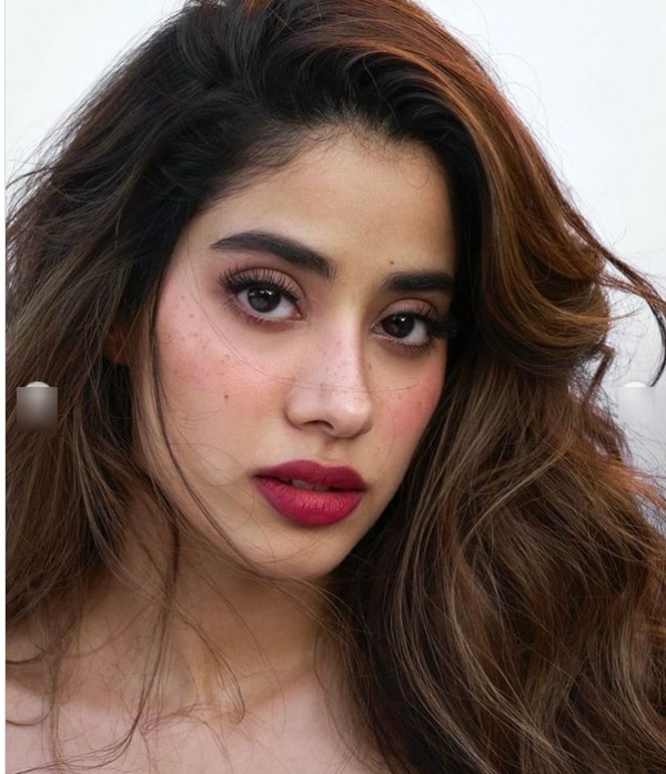 Janhvi Kapoor all ready for Valentines Day 2024, See the pics