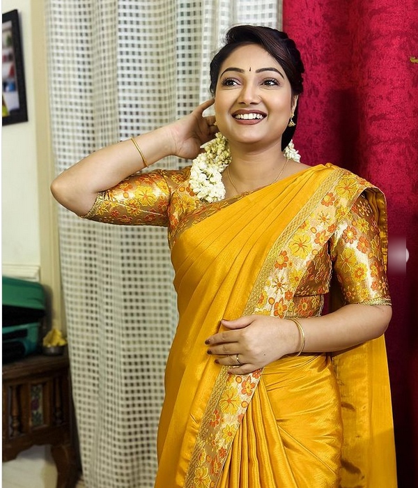 Sun tv Roja serial actress priyanka nalkari delete her marriage photos