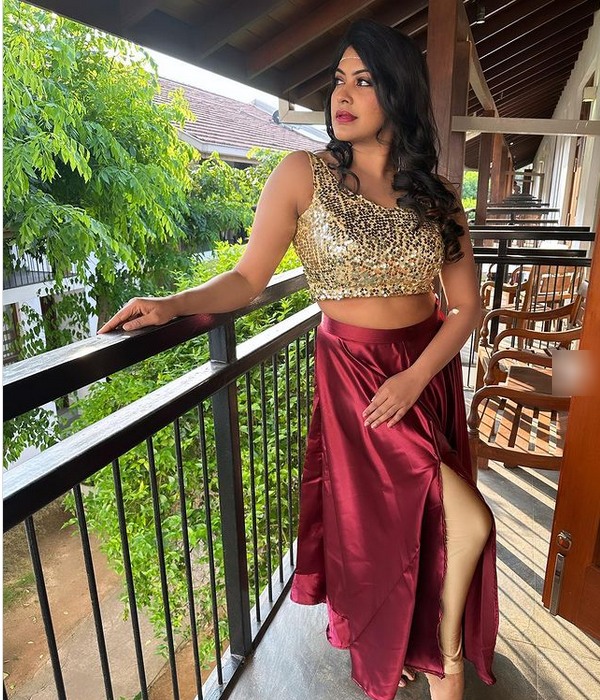 Actress Rachitha mahalakshmi shared new photoshoot picutre in see through saree