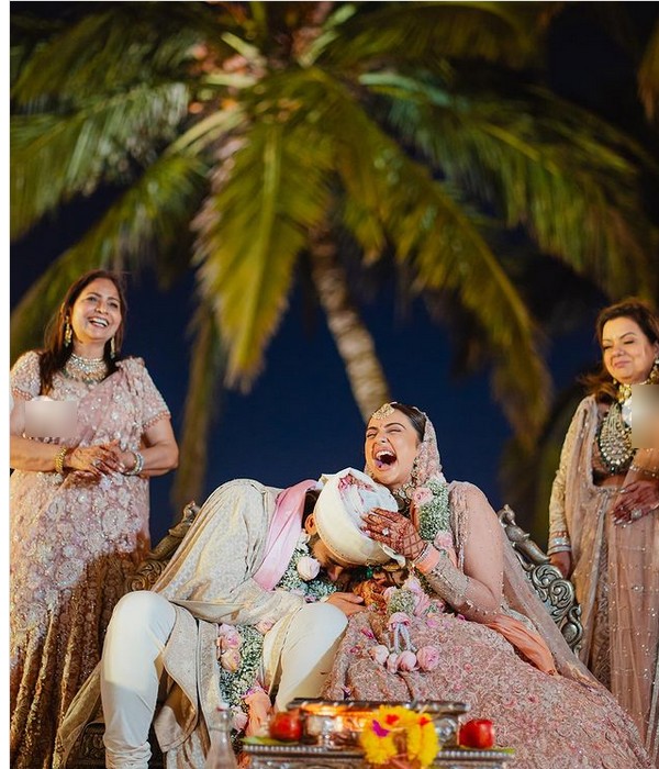 Rakul Preet Singh first time shares her wedding photos and she is stunning in bridal look