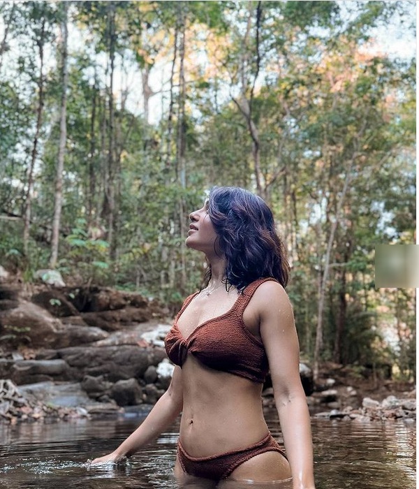 Actress Andrea released the swimming dress photo in her instagram as like Samantha Actress Andrea released the swimming dress photo in her instagram as like Samantha