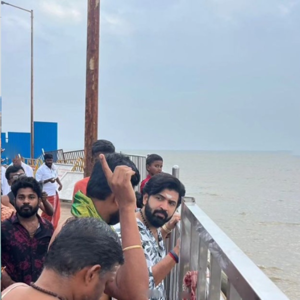 Arun Vijay visited Thiruchendur Murugan Temple after the success of Mission chapter 1 Arun Vijay visited Thiruchendur Murugan Temple after the success of Mission chapter 1