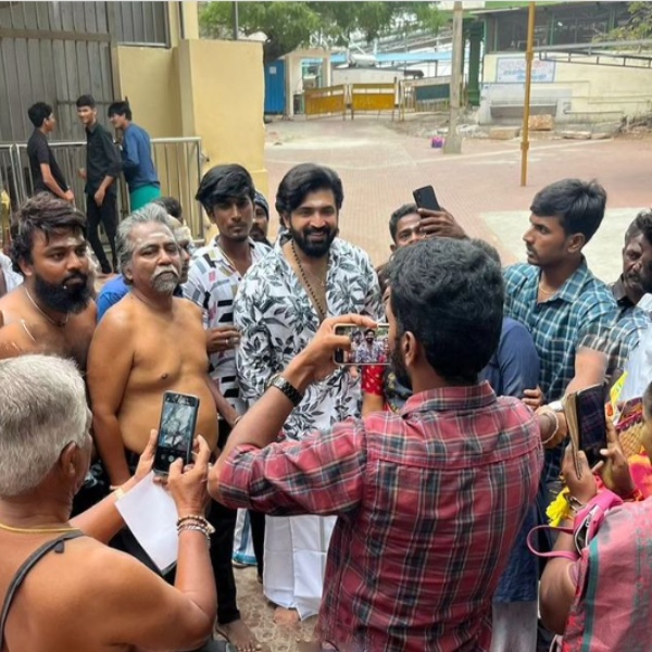 Arun Vijay visited Thiruchendur Murugan Temple after the success of Mission chapter 1 Arun Vijay visited Thiruchendur Murugan Temple after the success of Mission chapter 1