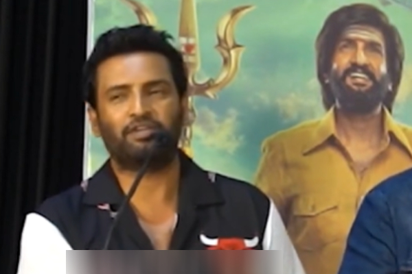 Actor Santhanam Fun Reply at Vadakkupatti Ramasamy Success Meet