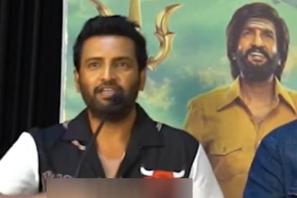 Actor Santhanam Fun Reply at Vadakkupatti Ramasamy Success Meet