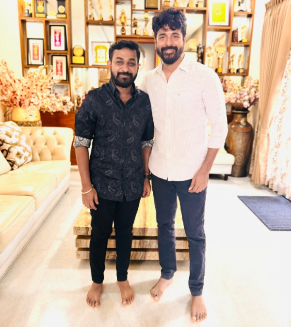 Director of Dada movie Ganesh K Babu meets and narrates a story to Actor Sivakarthikeyan