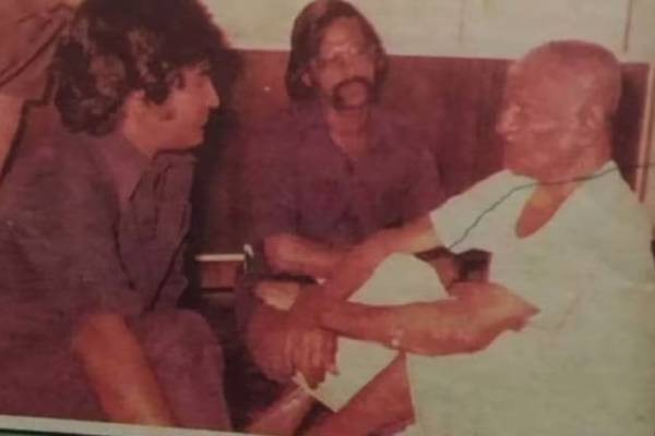  Rajinikanth Dad Ramoji Rao Photo Goes Trendin on Social Media 