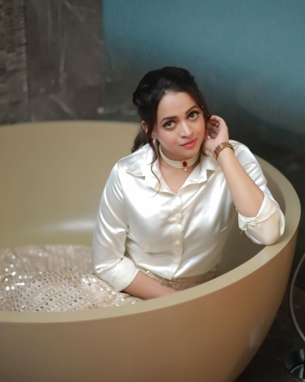 Actress bhavana menon latest instagram pics trending on social media