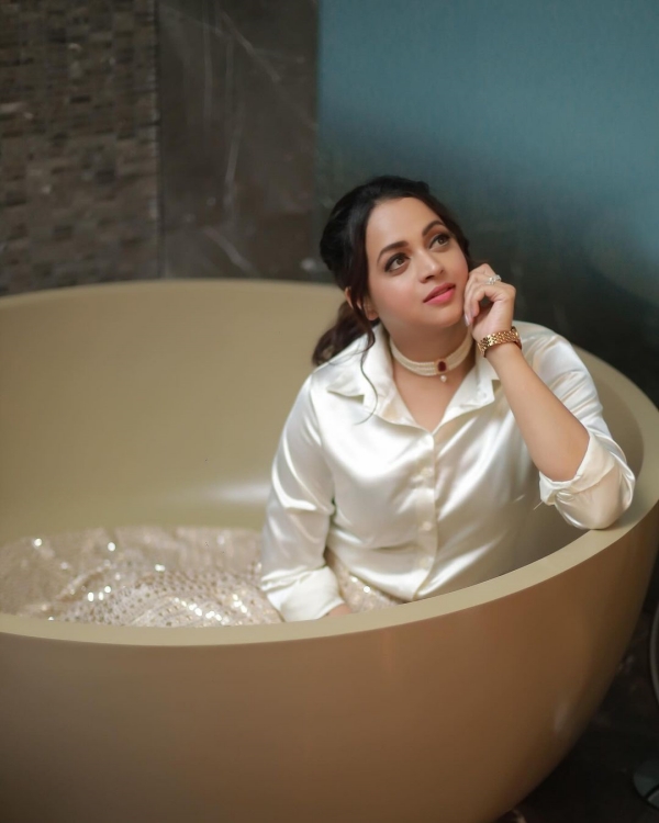 Actress bhavana menon latest instagram pics trending on social media