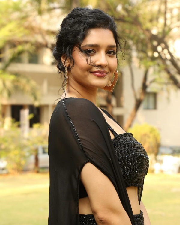 vettaiyan actress ritika singh photo trending on social media