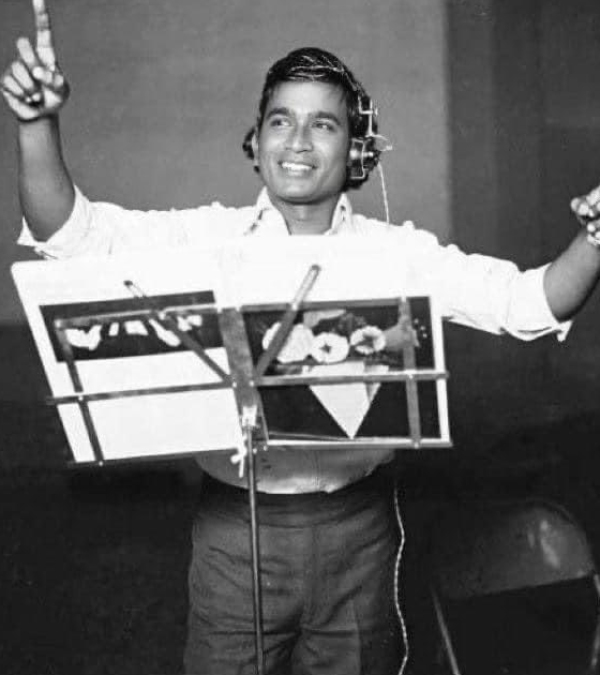 Dhanush turns Young age Ilayaraja look photo trending in social media