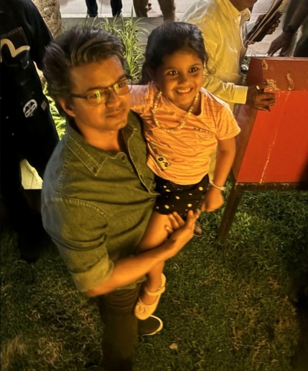 Vijay lifts a cute baby and she shared a kiss video and photos goes trending