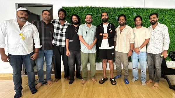 Actor Silambarasan met the Manjummel Boys team