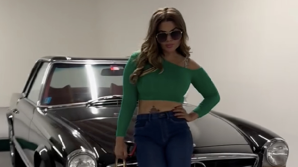 Bollywood actress Rakhi Sawant who earned a daily salary of Rs 50