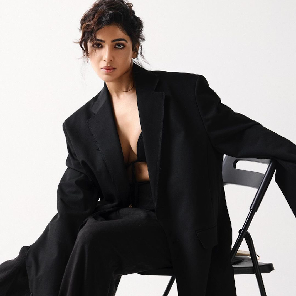 Samantha new look and her glamour costume shocks fans