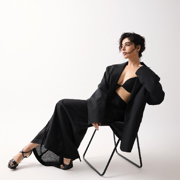 Samantha new look and her glamour costume shocks fans