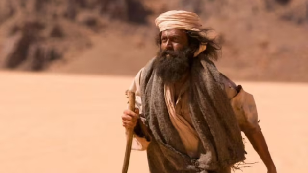 Blue Sattai Maran notified mistakes in Prithviraj s Aadujeevitham in his review