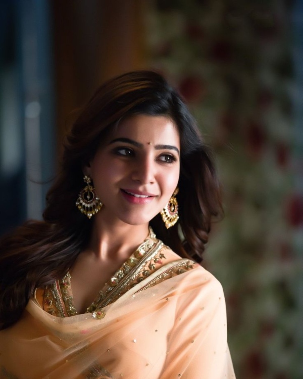 Actress Samantha spotted in Airport with cute look