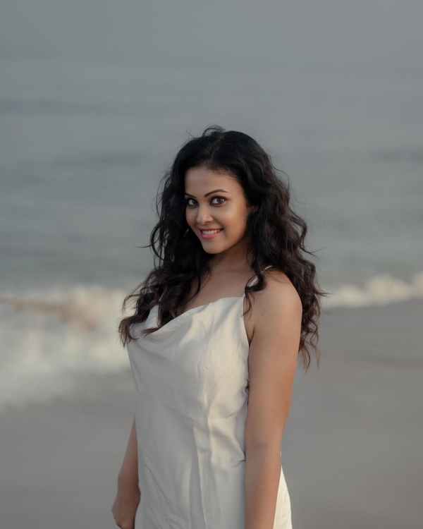 Siddhu 2 movie actress chandini tamilarasan hot photos Siddhu 2 movie actress chandini tamilarasan hot photos
