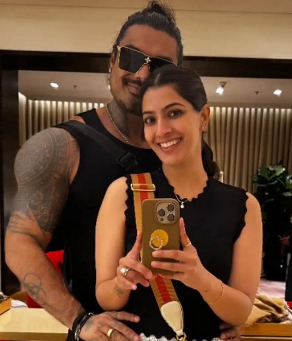 Varalakshmi Sarathkumar shares her Engagement video