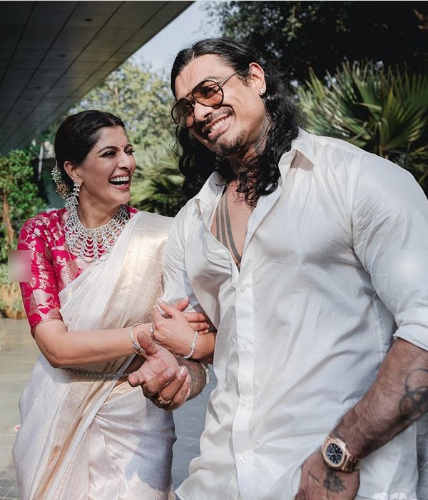 Varalakshmi Sarathkumar shares her Engagement video