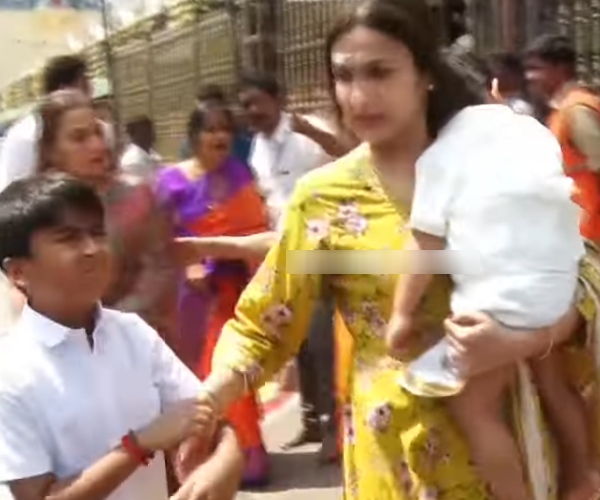 Super Rajinikanth s daughter s visit tirupati temple