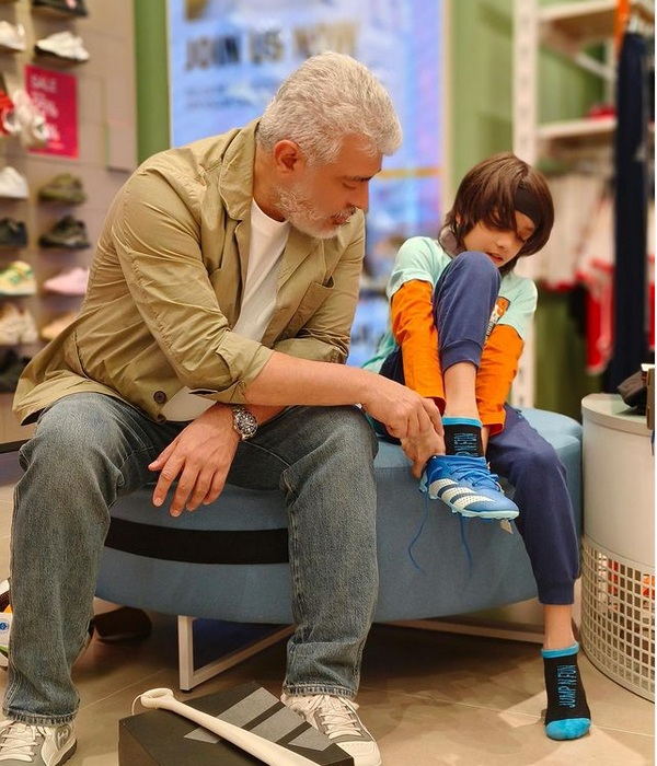 Shalini Shares Latest Ajith photo at her instagram