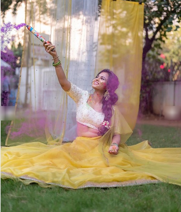 Ramya Pandian shares Holi celebration colorful photos