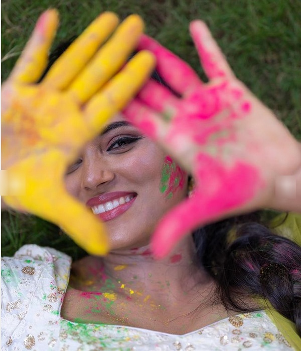 Ramya Pandian shares Holi celebration colorful photos