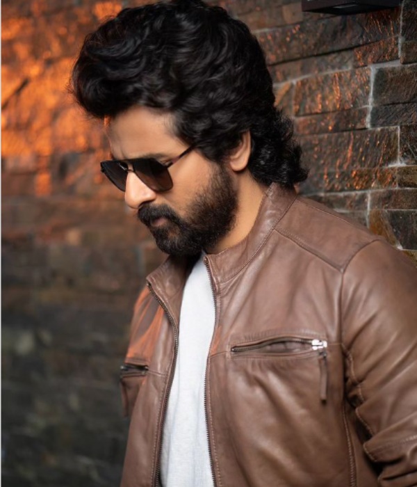 Actor Sivakarthikeyan expressed his happiness on reaching 7 million love in Instagram Actor Sivakarthikeyan expressed his happiness on reaching 7 million love in Instagram