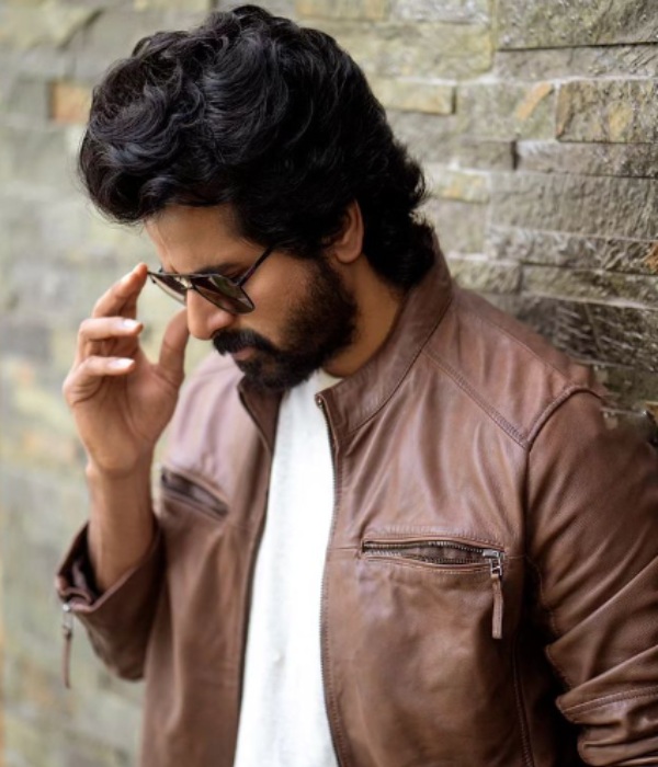 Actor Sivakarthikeyan expressed his happiness on reaching 7 million love in Instagram Actor Sivakarthikeyan expressed his happiness on reaching 7 million love in Instagram