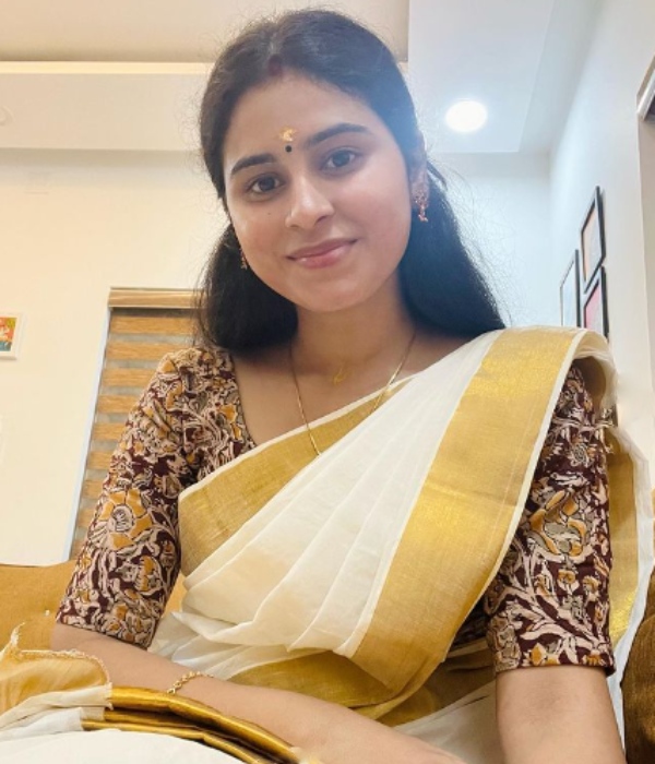 Cook with comali fames Rithika has announced her pregnancy